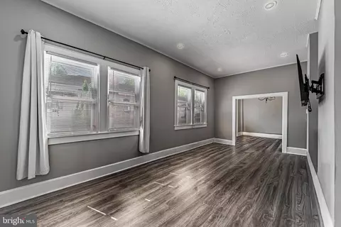 Living - 1008 Walnut Ave, Baltimore, MD 21229 photo 1 of 2