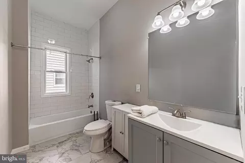 Bath - 1008 Walnut Ave, Baltimore, MD 21229 photo 1 of 2
