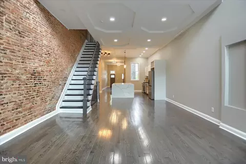 Entry Way - 1811 Madison Ave, Baltimore, MD 21217 photo 2 of 11