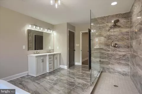 Bath - 1811 Madison Ave, Baltimore, MD 21217 photo 2 of 4
