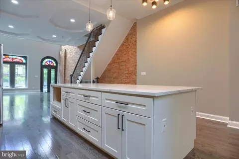 Entry Way - 1811 Madison Ave, Baltimore, MD 21217 photo 4 of 11
