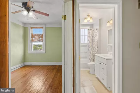Entry Way - 1915 Griffis Ave, Baltimore, MD 21230 photo 4 of 4