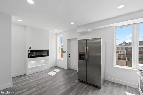 Entry Way - 2627 Garrett Ave, Baltimore, MD 21218 photo 4 of 7