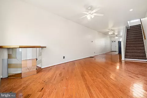 Living - 1721 E Oliver St, Baltimore, MD 21213 photo 2 of 5