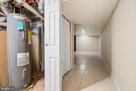 Entry Way - 1721 E Oliver St, Baltimore, MD 21213 photo 2 of 2