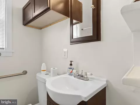 Bath - 101 Upmanor Rd, Baltimore, MD 21229 photo 1 of 1