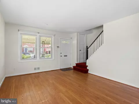 Living - 101 Upmanor Rd, Baltimore, MD 21229 photo 2 of 4