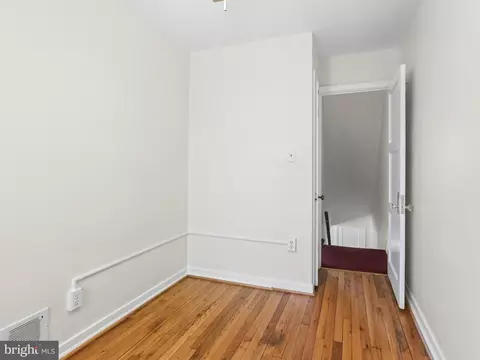 Bedroom - 101 Upmanor Rd, Baltimore, MD 21229 photo 4 of 9