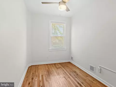Bedroom - 101 Upmanor Rd, Baltimore, MD 21229 photo 3 of 9