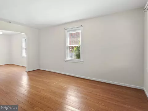 Living - 101 Upmanor Rd, Baltimore, MD 21229 photo 4 of 4