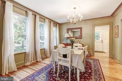Dining - 404 Evesham Ave, Baltimore, MD 21212 photo 1 of 4