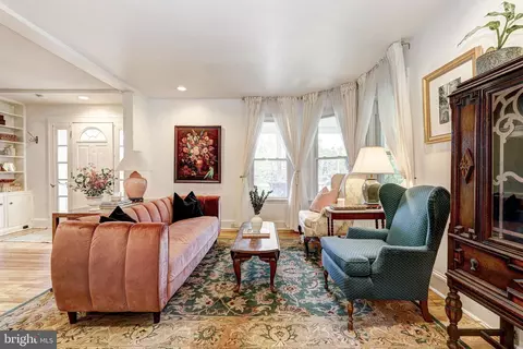 Living - 404 Evesham Ave, Baltimore, MD 21212 photo 3 of 5