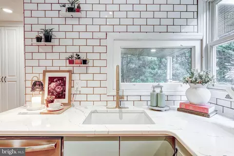 Kitchen - 404 Evesham Ave, Baltimore, MD 21212 photo 6 of 7