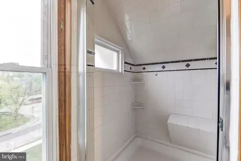 Bath - 404 Evesham Ave, Baltimore, MD 21212 photo 5 of 6