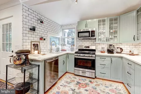 Kitchen - 404 Evesham Ave, Baltimore, MD 21212 photo 4 of 7