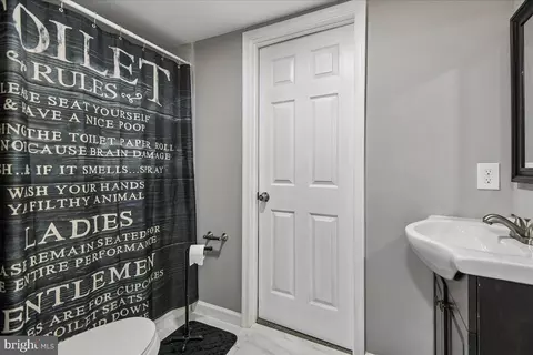 Bath - 1917 Ruxton Ave, Baltimore, MD 21216 photo 4 of 4