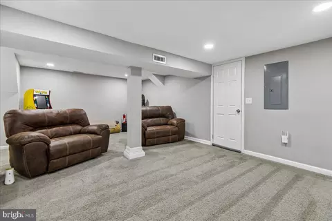 Entry Way - 1917 Ruxton Ave, Baltimore, MD 21216 photo 6 of 6