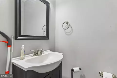 Bath - 1917 Ruxton Ave, Baltimore, MD 21216 photo 1 of 4