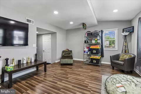 Entry Way - 1917 Ruxton Ave, Baltimore, MD 21216 photo 5 of 6