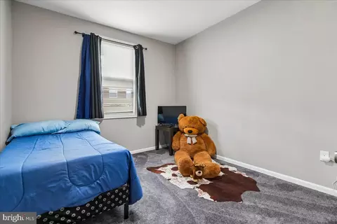 Bedroom - 1917 Ruxton Ave, Baltimore, MD 21216 photo 6 of 7