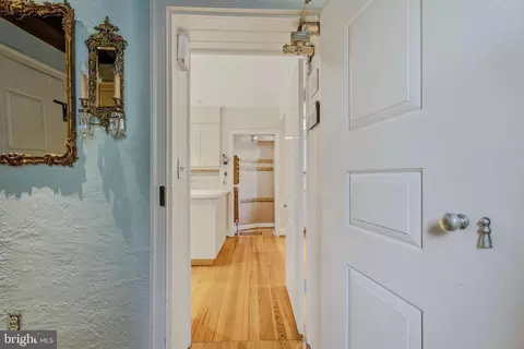 Entry Way - 119 Taplow Rd, Baltimore, MD 21212 photo 3 of 8