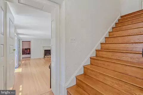 Entry Way - 119 Taplow Rd, Baltimore, MD 21212 photo 4 of 8