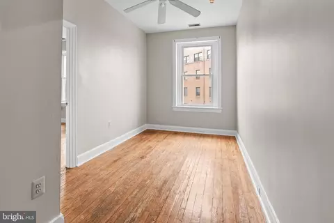 Bedroom - 2112 Fleet St, Baltimore, MD 21231 photo 4 of 5