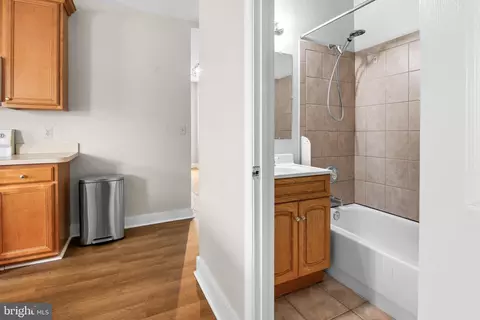 Entry Way - 2112 Fleet St, Baltimore, MD 21231 photo 5 of 6