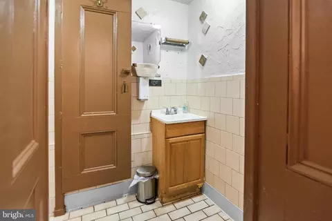 Bath - 2112 Fleet St, Baltimore, MD 21231 photo 1 of 1