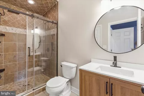 Bath - 802 S Rose St, Baltimore, MD 21224 photo 2 of 4