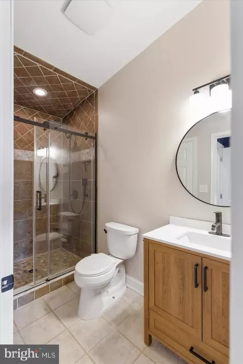 Bath - 802 S Rose St, Baltimore, MD 21224 photo 4 of 4