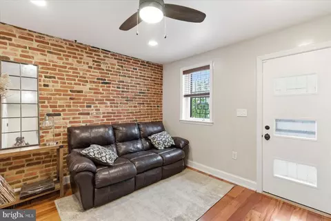Entry Way - 802 S Rose St, Baltimore, MD 21224 photo 5 of 9