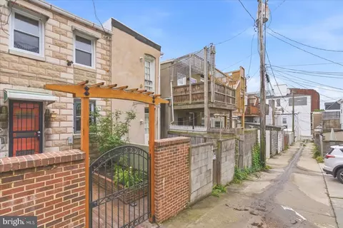 Exterior - 802 S Rose St, Baltimore, MD 21224 photo 5 of 7