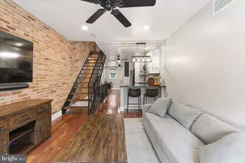 Entry Way - 802 S Rose St, Baltimore, MD 21224 photo 2 of 9