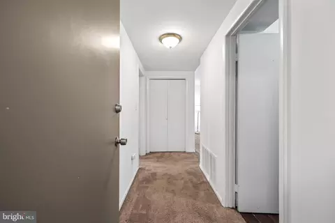 Entry Way - 19 Hamill Rd #19E, Baltimore, MD 21210 photo 1 of 2