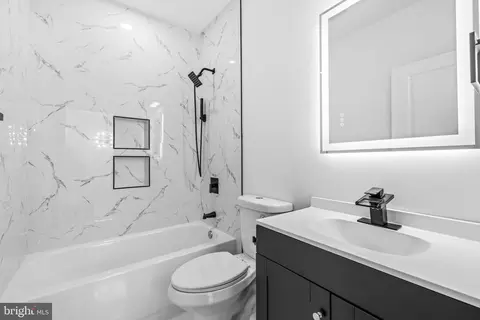 Bath - 3709 Spaulding Ave, Baltimore, MD 21215 photo 1 of 2