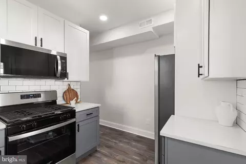 Entry Way - 822 E 41st St, Baltimore, MD 21218 photo 3 of 5