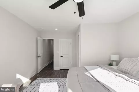 Entry Way - 822 E 41st St, Baltimore, MD 21218 photo 4 of 5