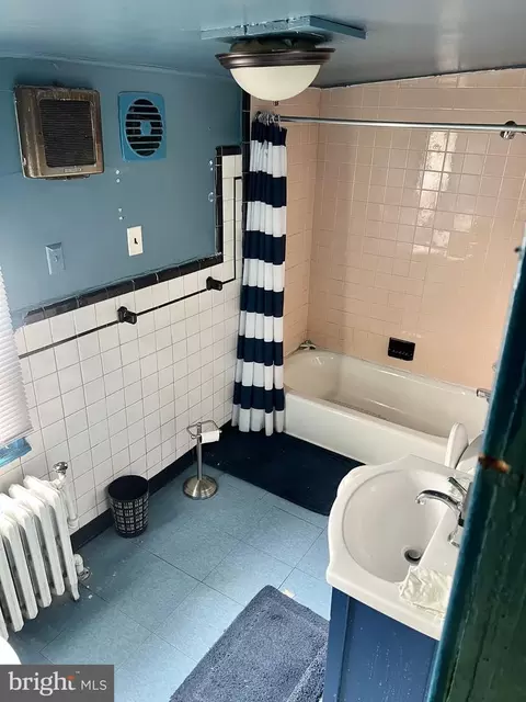 Bath - 4123 Elderon Ave, Baltimore, MD 21215 photo 1 of 1