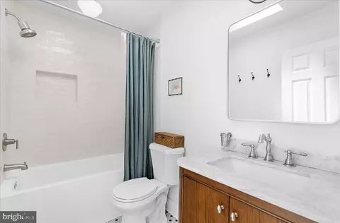 Bath - 1628 Jackson St, Baltimore, MD 21230 photo 1 of 1