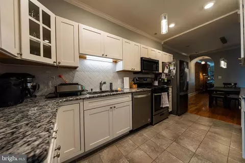 Entry Way - 3127 Odonnell St, Baltimore, MD 21224 photo 1 of 6