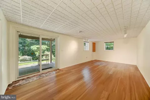Living - 403 Old Orchard Rd, Baltimore, MD 21229 photo 3 of 4