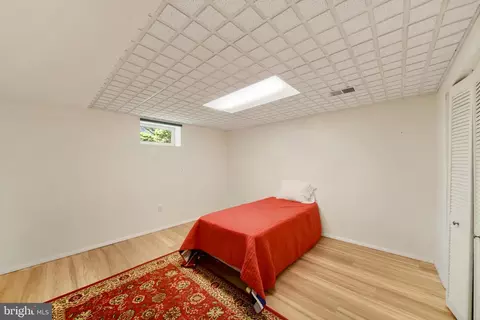 Bedroom - 403 Old Orchard Rd, Baltimore, MD 21229 photo 5 of 6
