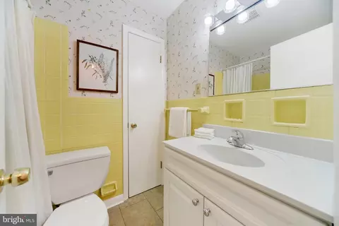 Bath - 403 Old Orchard Rd, Baltimore, MD 21229 photo 2 of 3