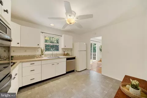 Kitchen - 403 Old Orchard Rd, Baltimore, MD 21229 photo 2 of 4