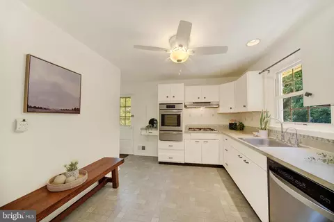 Kitchen - 403 Old Orchard Rd, Baltimore, MD 21229 photo 3 of 4