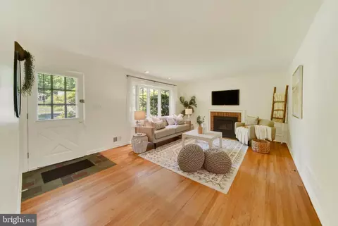 Living - 403 Old Orchard Rd, Baltimore, MD 21229 photo 1 of 4