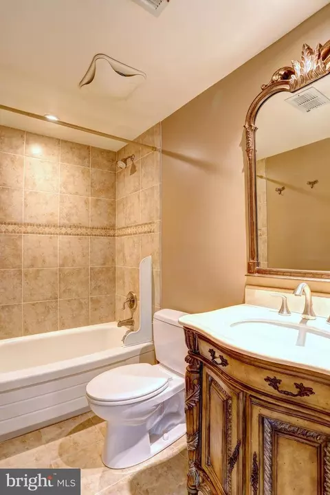 Bath - 8 Cross Keys Rd #8F, Baltimore, MD 21210 photo 2 of 3