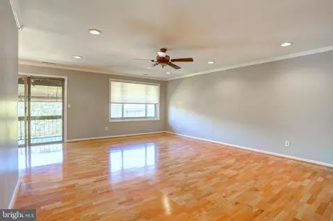 Living - 8 Cross Keys Rd #8F, Baltimore, MD 21210 photo 3 of 5