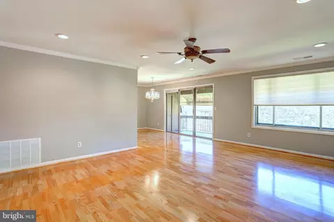 Living - 8 Cross Keys Rd #8F, Baltimore, MD 21210 photo 1 of 5